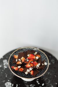 Kaboompics - Milk Chocolate with strawberries