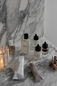 Kaboompics - Minimal Skincare Arrangement with Marble Details