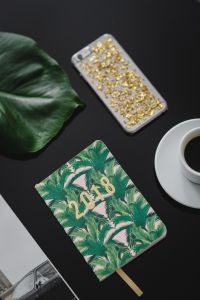 Kaboompics - Top view of black table with 2018 calendar agenda
