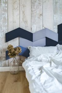 Kaboompics - An ornamental golden plant in a jar by the bed with white sheets