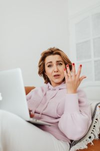 Kaboompics - Woman uses laptop - working from home - video call