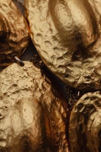 Kaboompics - Macro Texture of Hammered Gold-Tone Metal Pieces