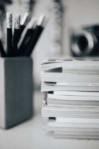 Kaboompics - Pencils and magazines