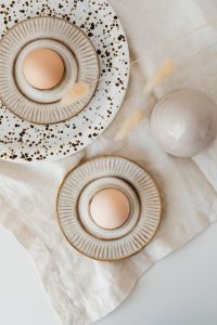 Kaboompics - Beige Easter table setting - quail eggs - neutral colors - natural eggs