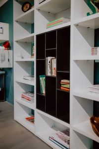 Kaboompics - Huge bookstand with decorations