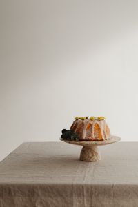 Kaboompics - Easter Delights - Spring Flowers and Minimalist Tableware
