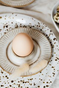 Kaboompics - Beige Easter table setting - quail eggs - neutral colors - natural eggs