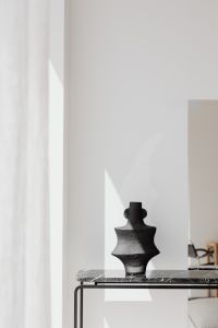 Kaboompics - Black Ceramic Vase On Marble Console With Mirror