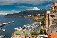 Kaboompics - Sorrento Bay With Boats, Cliffs And Terracotta Rooftops