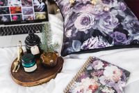 Kaboompics - Violet 2018 Day Planner