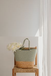 Kaboompics - Woven Tote with White Flowers and Large Neutral Copy Space
