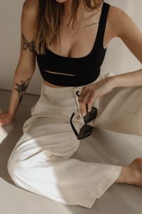 Kaboompics - Black Crop Top and White Pants with Sunglasses