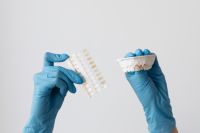 Kaboompics - Dental Shade Selection With Upper Jaw Plaster Model