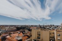 Kaboompics - Rooftop View Across Madrid City Center Beneath Dramatic Wispy Clouds