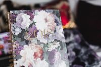 Kaboompics - Violet 2018 Day Planner