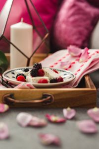 Kaboompics - Summer berries with a sweet dessert on a plate in a drawer