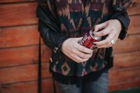 Kaboompics - Blonde woman with a can of coke by a wooden wall