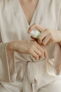 Kaboompics - Applying Moisturizing Cream from a Pump Bottle to the Hand
