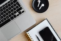 Kaboompics - Phone - mobile phone - iPhone 11 Pro - AirPods