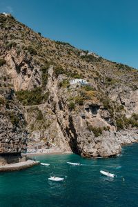 Kaboompics - White Cliffside Houses Above an Amalfi Coast Cove