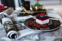 Kaboompics - Cheesecake and magazine on a marble table
