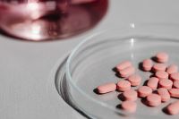Kaboompics - Close-Up of Pink Flask and Tablets in Glass Dish