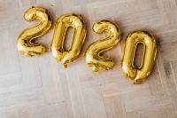 Kaboompics - Close Up Of Gold 2020 Balloons On Wood Floor