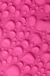 Kaboompics - Magenta Water Drop Texture With Dense Macro Droplets