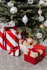 Kaboompics - Decorated Christmas Tree with Wrapped Gifts
