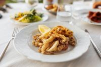 Kaboompics - Fried Calamari and Seafood Platter with Lemon at Dining Table