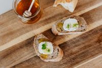 Kaboompics - Overhead Goat Cheese Crostini With Honey and Mint