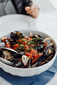 Kaboompics - Close-Up Seafood Spaghetti with Mussels, Clams and Tomato