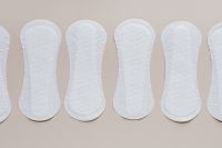 Kaboompics - Sanitary Pads Arranged in a Row for a Repeating Product Background