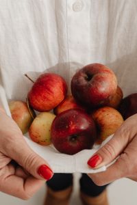 Kaboompics - Close Crop of Hands Holding Mixed Apples in White Fabric, Organic Harvest Lifestyle