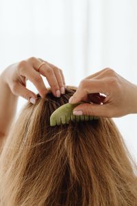 Kaboompics - Using a Jade Comb on Hair at the Crown