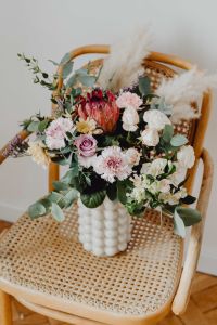 Kaboompics - Pink and White Bouquet in a Pearl Bead Vase