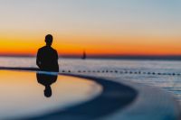 Kaboompics - The man is looking at the sunset by the sea