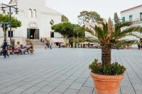 Kaboompics - Ravello Cathedral Square with Palm and Historic Facades