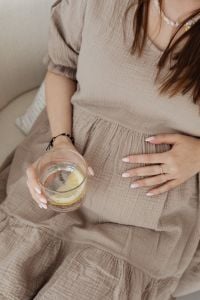 Kaboompics - Close Up of Lemon Water and Pregnant Belly