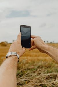 Kaboompics - Photographing an Open Field with a Smartphone