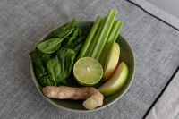 Kaboompics - Bowl of Spinach, Celery, Apple, Lime and Ginger