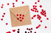 Kaboompics - Postcard- Copy Space - Confetti