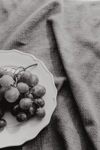 Kaboompics - Monochrome Grapes and Plate on Textured Gray Linen