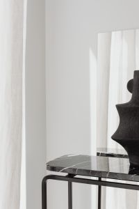 Kaboompics - Close Up Marble Console And Black Ceramic Vase