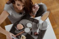 Kaboompics - Young beautiful woman doing her make up