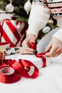 Kaboompics - Gift Wrapping