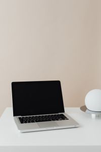 Kaboompics - Laptop and coffee - empty screen - mockup