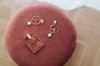Kaboompics - Jewellery & pink perfume on Pouf