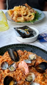 Kaboompics - Seafood Risotto With Mussels, Clams And Prawn At A Restaurant