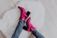 Kaboompics - A woman in pink boots and blue jeans